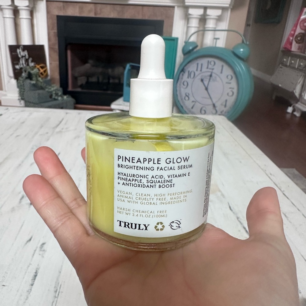 TRULY Yellow Radiance Serum for Glowing Skin - Picture 1 of 2